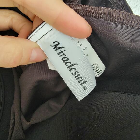 MiracleSuit One Piece Ruched With Built In Bra Support NWT Size 12 - Picture 6 of 8